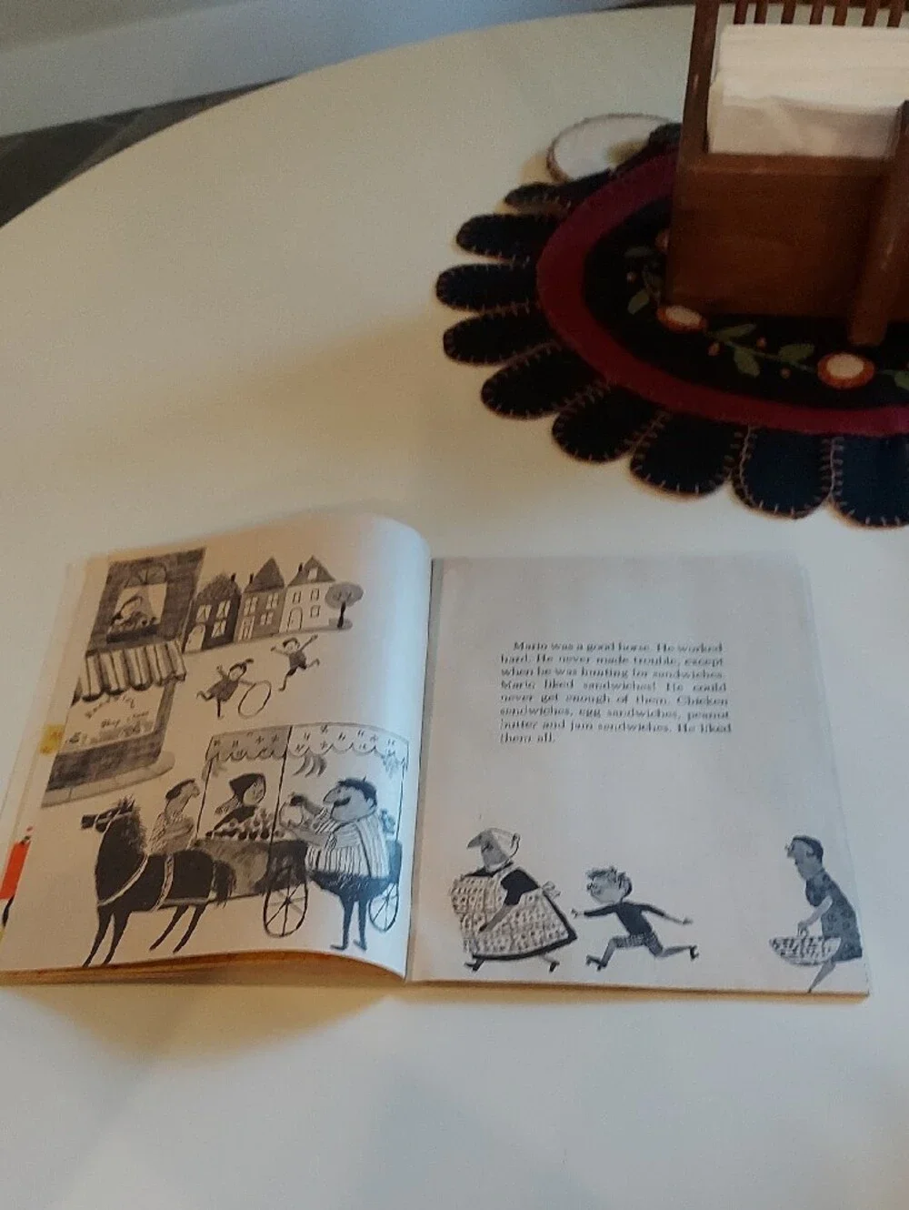 The Horse That Liked Sandwiches - Vivian L. Thompson